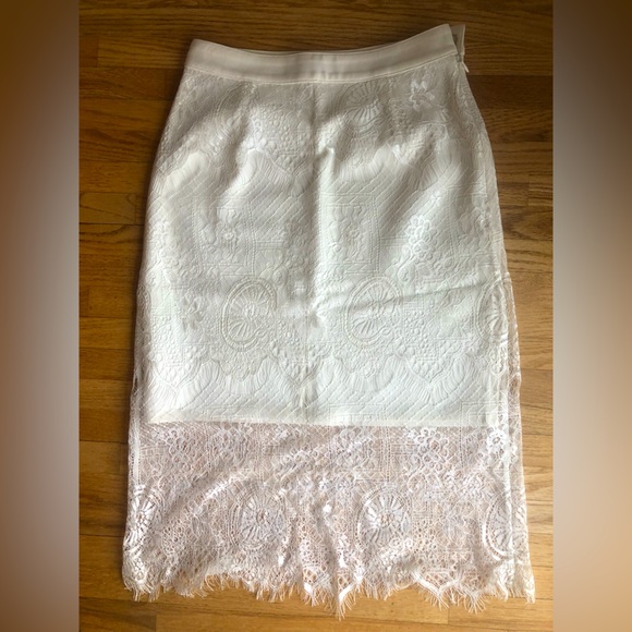 PEACEBIRD Cream Lace Topped Mini Skirt - Picture 2 of 10